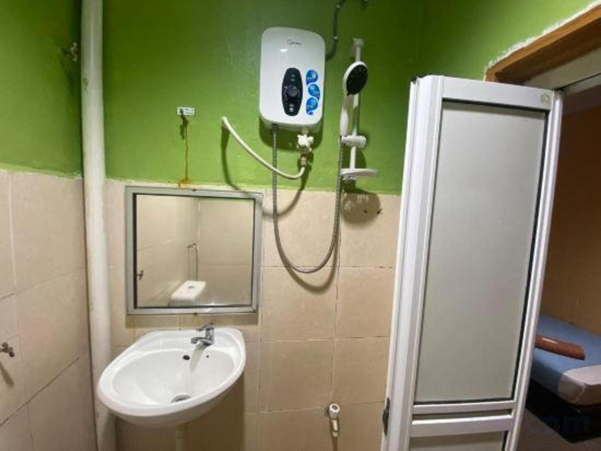 Oyo 91065 Hotel De Anjung Muadzam Shah ภายนอก รูปภาพ